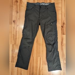 Men's Wrangler all-terrain gear pan. Size 34x30. Lightweight.